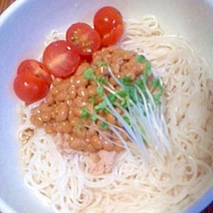 納豆とツナのせそうめん にんにくオリーブつゆ 納豆とツナのせそうめん にんにくオリーブつゆ